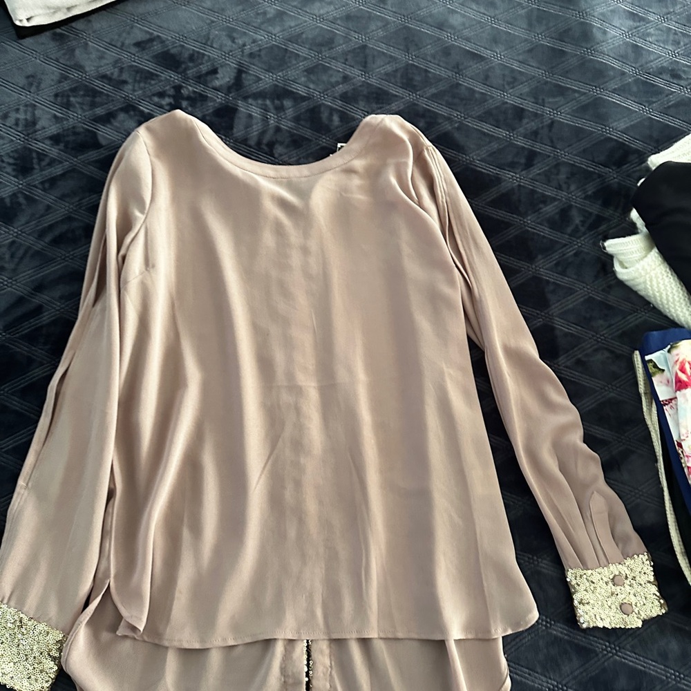 Top - Picture 2 of 2